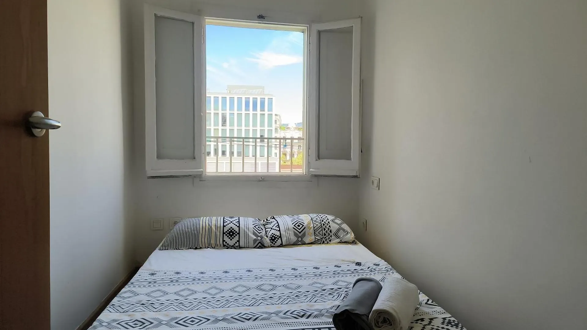 Bright And Comfy Remote Work Bcn Apartment Barcelona