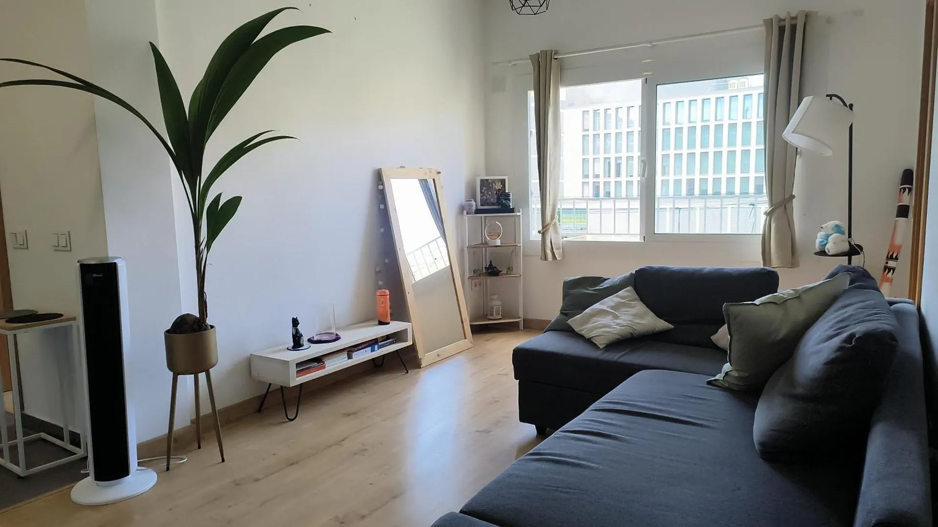 Bright And Comfy Remote Work Bcn location